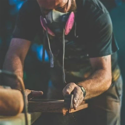 Woodworkers need to wear half masks?