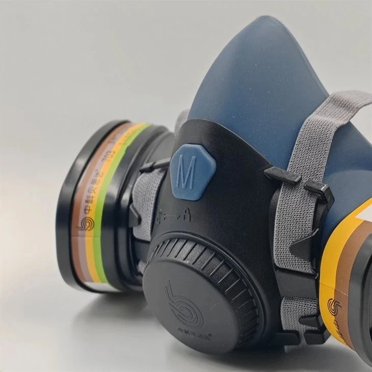 Low-Breathing-Resistance Air-Purifying Respirator